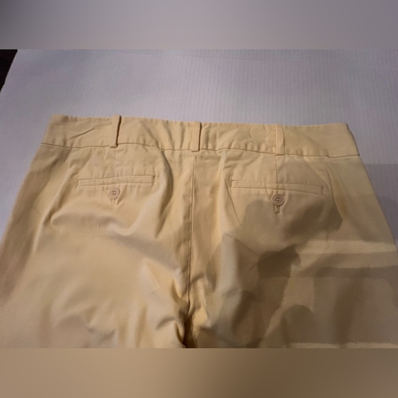 TALBOTS SIGNATURE PETITE YELLOW SIZE 10 
COTTON CAPRI’S - Picture 2 of 9